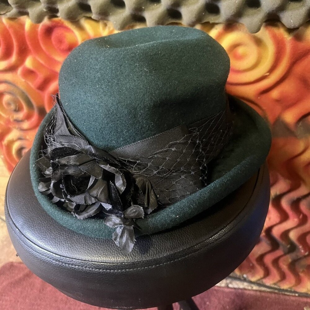 Toucan Collection Womens Felt Blossom Hat Green Floral Lace Ribbon Made USA VTG